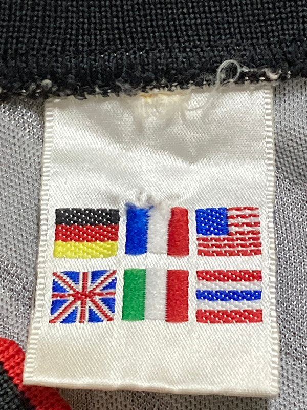 【現状渡し品】【メンズ】 ACMIRANN ACミラン 1995 HOME UNIFORM ホーム ユニホーム トップス Ｔシャツ メンズ サッカー スポーツ 146-250822-em-02-min カラー：レッド/ブラック（ストライプ） 万代Net店