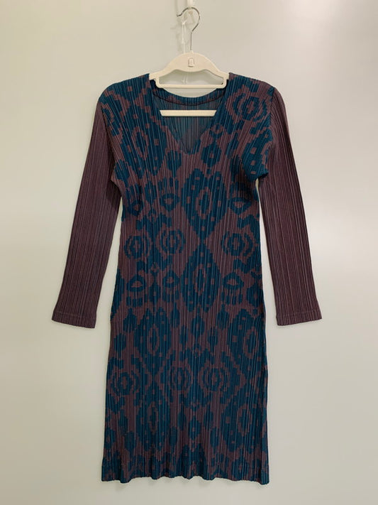 【中古品】【レディース】 PLEATS PLEASE プリーツプリーズ ISSEY MIYAKE イッセイミヤケ 幾何学模様 Vネックワンピース PP51-JH533 レディース 168-250829-em-42-min サイズ：3 カラー：ブラウン/グリーン系 万代Net店
