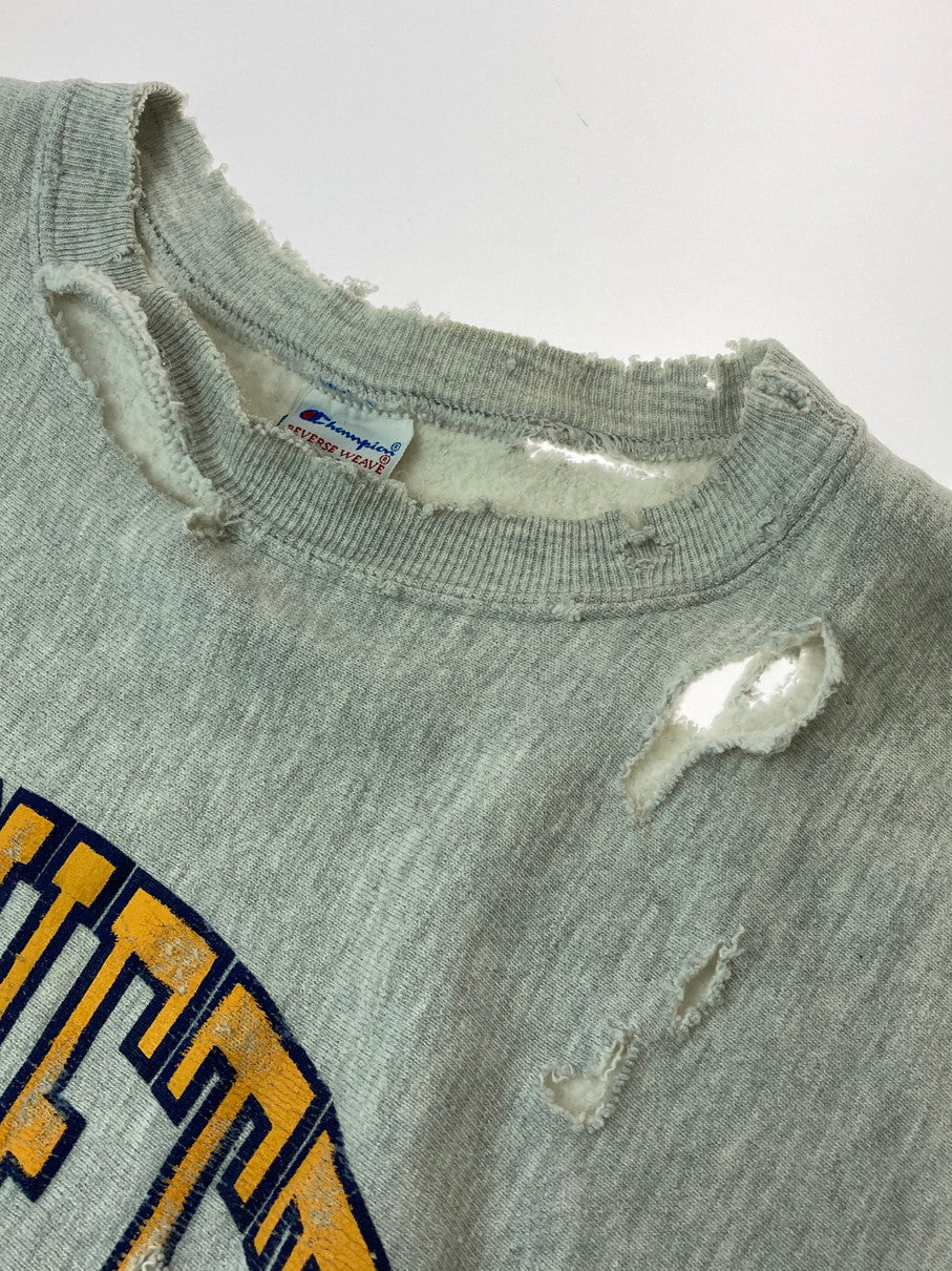 【現状渡し品】【メンズ】 Champion チャンピオン 90S 刺しゅうタグ MARQUETTE DAMAGE REVERSE WEAVE SWEAT スウェット トレーナー 146-250824-AS-25-min サイズ：XXL カラー：グレー 万代Net店