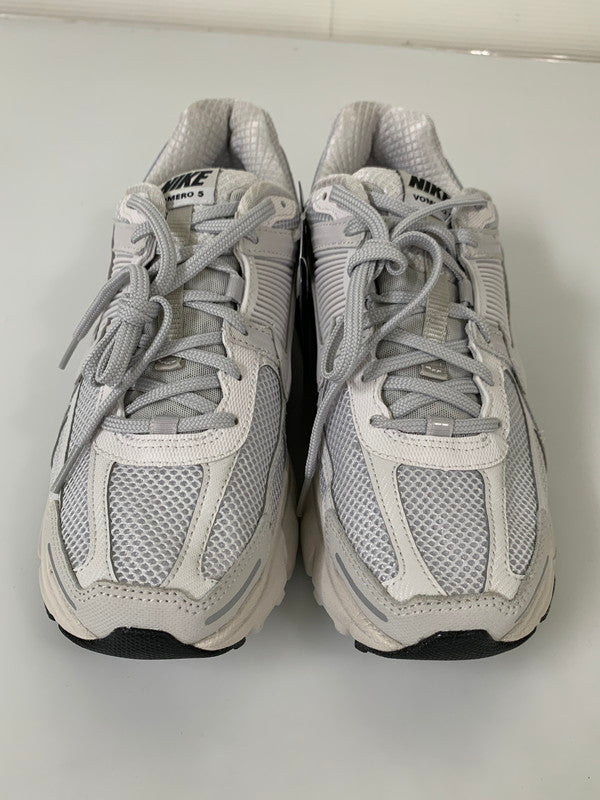 【中古品】【メンズ】 NIKE ナイキ FQ7079-100 WOMEN'S ZOOM VOMERO5 1WHITE BLACK SAIL BUST GRAY 靴 シューズ スニーカー 160-250831-AS-32-min サイズ：27.0cm カラー：グレー 万代Net店