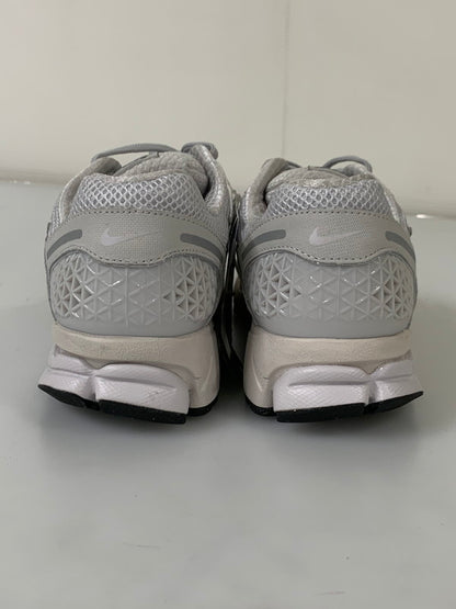 【中古品】【メンズ】 NIKE ナイキ FQ7079-100 WOMEN'S ZOOM VOMERO5 1WHITE BLACK SAIL BUST GRAY 靴 シューズ スニーカー 160-250831-AS-32-min サイズ：27.0cm カラー：グレー 万代Net店