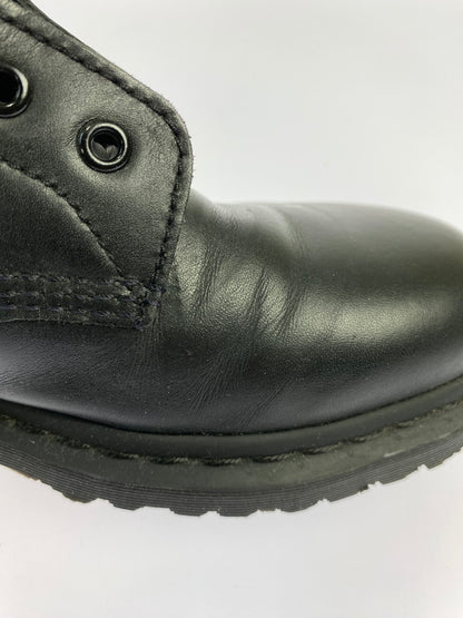 【中古品】【メンズ】 STUSSY ステューシー × DR.MARTINS ドクターマーチン 27584001 939 BOOT BLACK 靴 シューズ ブーツ 164-250906-AS-16-min サイズ：US8 カラー：ブラック 万代Net店