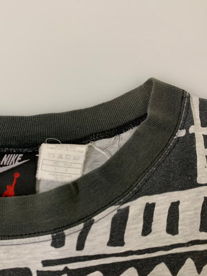 【中古品】【メンズ】 NIKE ナイキ 90's AIR JORDAN ALL OVER PATTERN S/S PRINT TEE F3-01-04-PRM 90年代 エアジョーダン オールオーバーパターン ショートスリーブ プリント Tシャツ 半袖 トップス 146-250910-kk-11-min サイズ：L カラー：グレー系 万代Net店