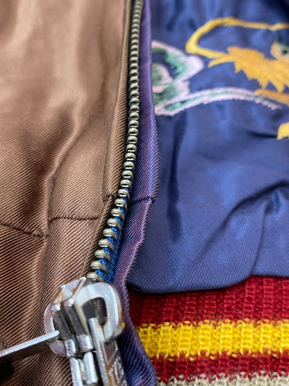 【現状渡し品】【メンズ】 TAILOR東洋 TT12210 JAPAN MAP×TIGER REVERSIBLE SOUVENIR JACKET スカジャン アウター 145-250911-AS-4-min サイズ：S カラー：ブラウン/ネイビー 万代Net店