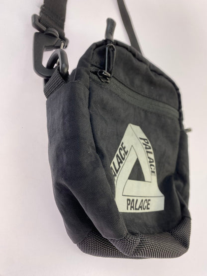 【中古品】【メンズ/レディース】 PALACE パレス SHOT 2 BAG ショット 2 バッグ ショルダーバッグ カバン 188-250917-yn-12-min カラー：ブラック 万代Net店