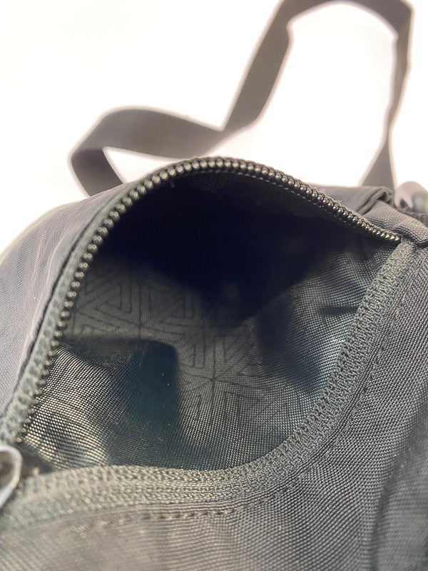 【中古品】【メンズ/レディース】 PALACE パレス SHOT 2 BAG ショット 2 バッグ ショルダーバッグ カバン 188-250917-yn-12-min カラー：ブラック 万代Net店