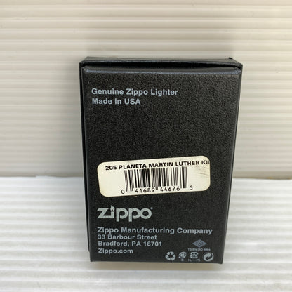 【中古美品】【メンズ/レディース】 ZIPPO ジッポ ZIPPO ジッポ ZIPPO CANADA THEY WORK ジッポ カナダ ゼイ ワーク USA製 オイルライター アクセサリー 喫煙具 2014年製造 インサイドユニット2015年製 206-250914-kk-07-min カラー：ブラック/レッド 万代Net店