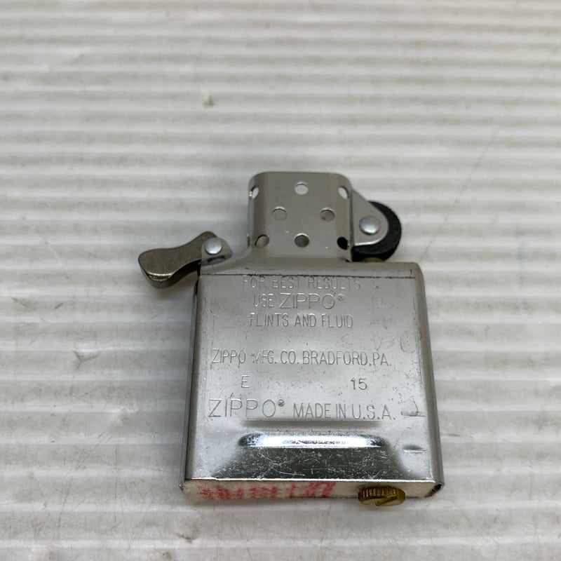 【中古美品】【メンズ/レディース】 ZIPPO ジッポ ZIPPO ジッポ ZIPPO CANADA THEY WORK ジッポ カナダ ゼイ ワーク USA製 オイルライター アクセサリー 喫煙具 2014年製造 インサイドユニット2015年製 206-250914-kk-07-min カラー：ブラック/レッド 万代Net店