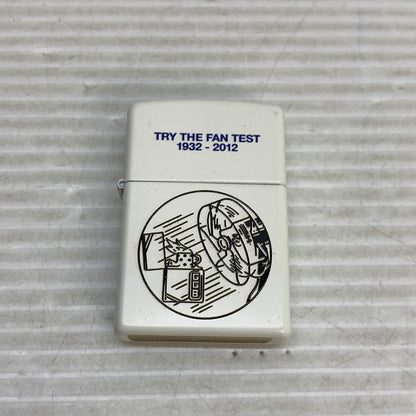 【中古美品】【メンズ/レディース】 ZIPPO ジッポ ZIPPO ジッポ TRY THE FAN TEST 1932-2012 トライ ザ ファン テスト USA製 オイルライター アクセサリー 喫煙具 2014年製造 インサイドユニット2014年製 206-250914-kk-14-min カラー：ホワイト 万代Net店
