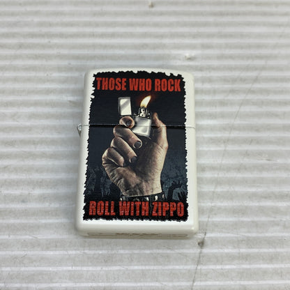 【中古美品】【メンズ/レディース】 ZIPPO ジッポ ZIPPO ジッポ THOSE WHO ROCK ROLL WITH ZIPPO ロックンロール USA製 オイルライター アクセサリー 喫煙具 2015年製造 インサイドユニット2015年製 206-250914-kk-19-min カラー：ホワイト 万代Net店