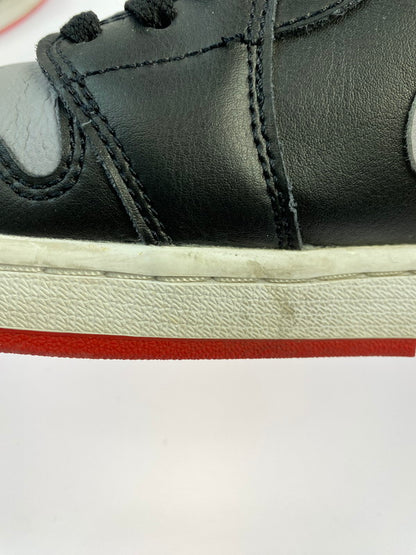 【中古品】【メンズ】 NIKE ナイキ AIR JORDAN 1 MID DQ8426-006 エア ジョーダン 1 ミッド スニーカー 靴 160-250919-kk-32-min カラー：BLACK-CEMENT GREY-FIRE RED 万代Net店
