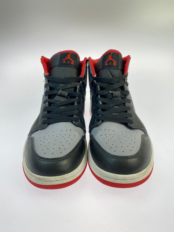 【中古品】【メンズ】 NIKE ナイキ AIR JORDAN 1 MID DQ8426-006 エア ジョーダン 1 ミッド スニーカー 靴 160-250919-kk-32-min カラー：BLACK-CEMENT GREY-FIRE RED 万代Net店