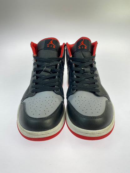 【中古品】【メンズ】 NIKE ナイキ AIR JORDAN 1 MID DQ8426-006 エア ジョーダン 1 ミッド スニーカー 靴 160-250919-kk-32-min カラー：BLACK-CEMENT GREY-FIRE RED 万代Net店