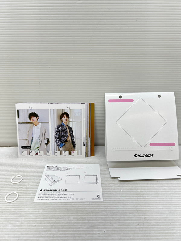【中古品】 Snow Man 2024-2025 卓上カレンダー スノーマン アイドル グッズ カード 087-250929-em-13-min 万代Net店