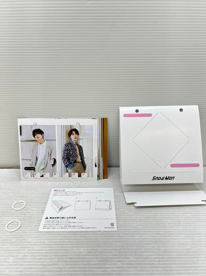 【中古品】 Snow Man 2024-2025 卓上カレンダー スノーマン アイドル グッズ カード 087-250929-em-13-min 万代Net店