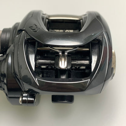 【中古品】 DAIWA ダイワ 20タトゥーラ SV TW 103SHL リール 釣り具 134-260309-SH-04-min 万代Net店