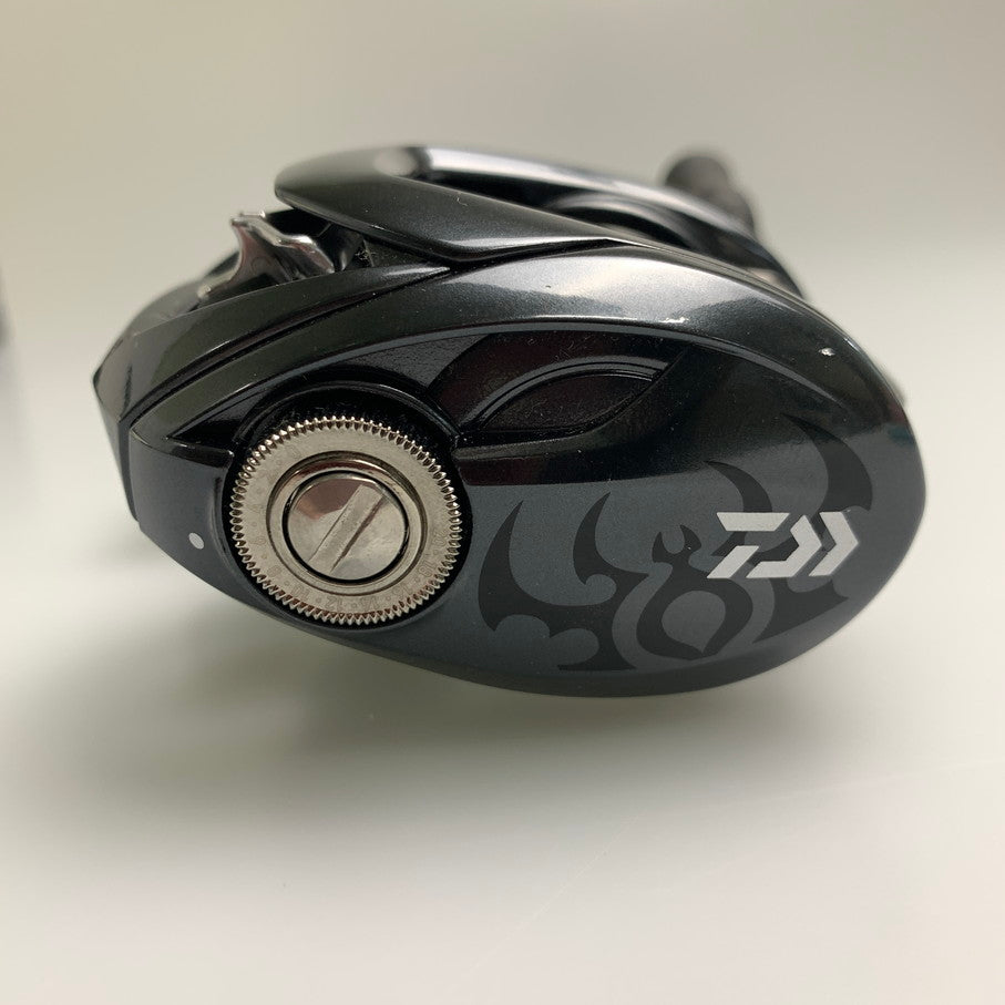 【中古品】 DAIWA ダイワ 20タトゥーラ SV TW 103SHL リール 釣り具 134-260309-SH-04-min 万代Net店