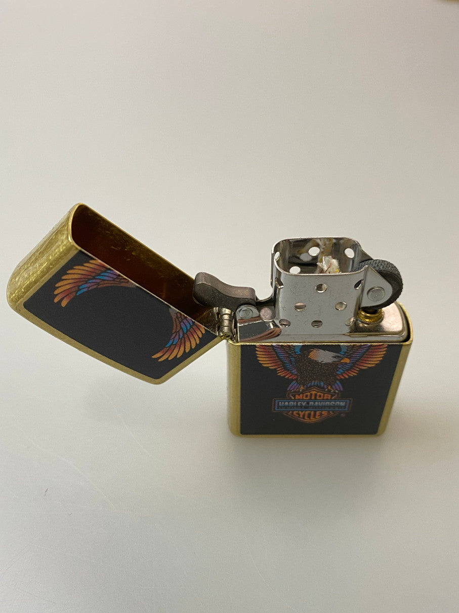 【中古美品】【メンズ】 ZIPPO ジッポ HD-46678 HARLEY-DAVIDSON ハーレーダビッドソン 喫煙グッズ オイルライター 206-250921-AS-19-min カラー：ブラック/ゴールド 万代Net店