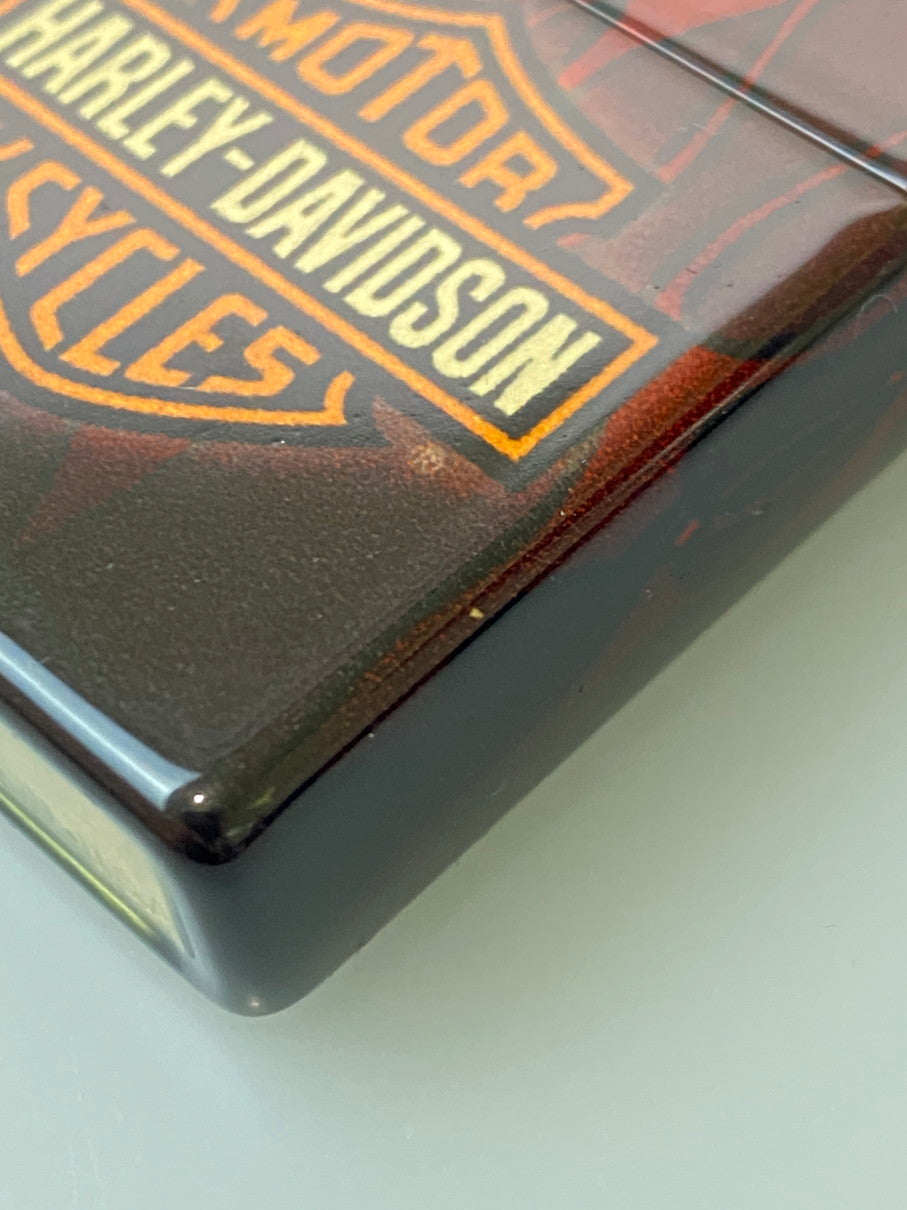 【LIFTる。景品】【中古美品】【メンズ】 ZIPPO ジッポ 48994 HARLEY-DAVIDSON ハーレーダビッドソン 喫煙グッズ オイルライター 206-250921-AS-20-min カラー：レッド/ブラック 万代Net店