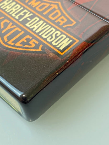 【LIFTる。景品】【中古美品】【メンズ】 ZIPPO ジッポ 48994 HARLEY-DAVIDSON ハーレーダビッドソン 喫煙グッズ オイルライター 206-250921-AS-20-min カラー：レッド/ブラック 万代Net店