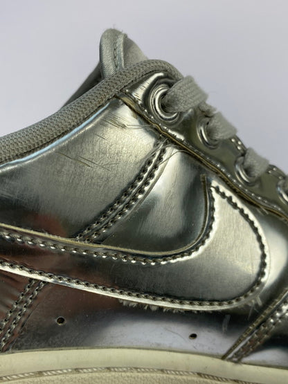 【現状渡し品】【レディース】 NIKE ナイキ WMNS AIR FORCE 1 SP CQ6566-001 ウィメンズ エアフォース1 スペシャル スニーカー 靴 166-251002-kk-29-min カラー：CHROME/METALLIC SILVER－WHT 万代Net店