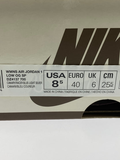 【中古品】【メンズ】 NIKE ナイキ × TRAVIS SCOTT トラビス・スコット 別注 コラボ WMNS AIR JORDAN 1 LOW OG SP CANARY DZ4137-700 ウィメンズ エア ジョーダン 1 ロー オリジナル スニーカー 靴 160-250924-kk-01-min カラー：CANARY/RACER BLUE-LIGHT SILVER 万代Net店