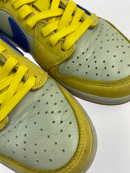 【中古品】【メンズ】 NIKE ナイキ × TRAVIS SCOTT トラビス・スコット 別注 コラボ WMNS AIR JORDAN 1 LOW OG SP CANARY DZ4137-700 ウィメンズ エア ジョーダン 1 ロー オリジナル スニーカー 靴 160-250924-kk-01-min カラー：CANARY/RACER BLUE-LIGHT SILVER 万代Net店