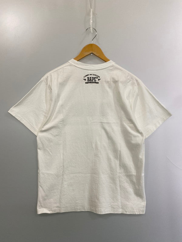 【中古品】【メンズ】 COMME des GARCONS コムデギャルソン × A BATHING APE アベイシングエイプ 別注 コラボ OSAKA BABY MILO S/S TEE 002TEJ221901C オオサカ ベイビーマイロ ショートスリーブ Tシャツ 半袖 トップス 140-251210-kk-28-min サイズ：L カラー：ホワイト 万代Net店