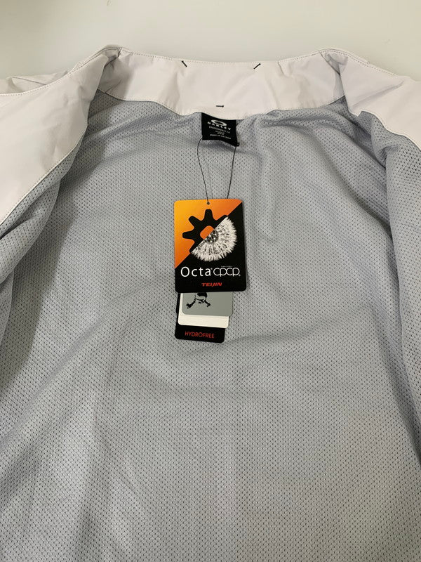 【中古品】【メンズ】 OAKLEY オークリー SKULL PHASE LINING JACKET F0A405723 スカルフェイズ ライニングジャケット ライトアウター ブルゾン ゴルフウェア 148-251106-kk-34-min サイズ：M カラー：LUNAR ROCK 万代Net店
