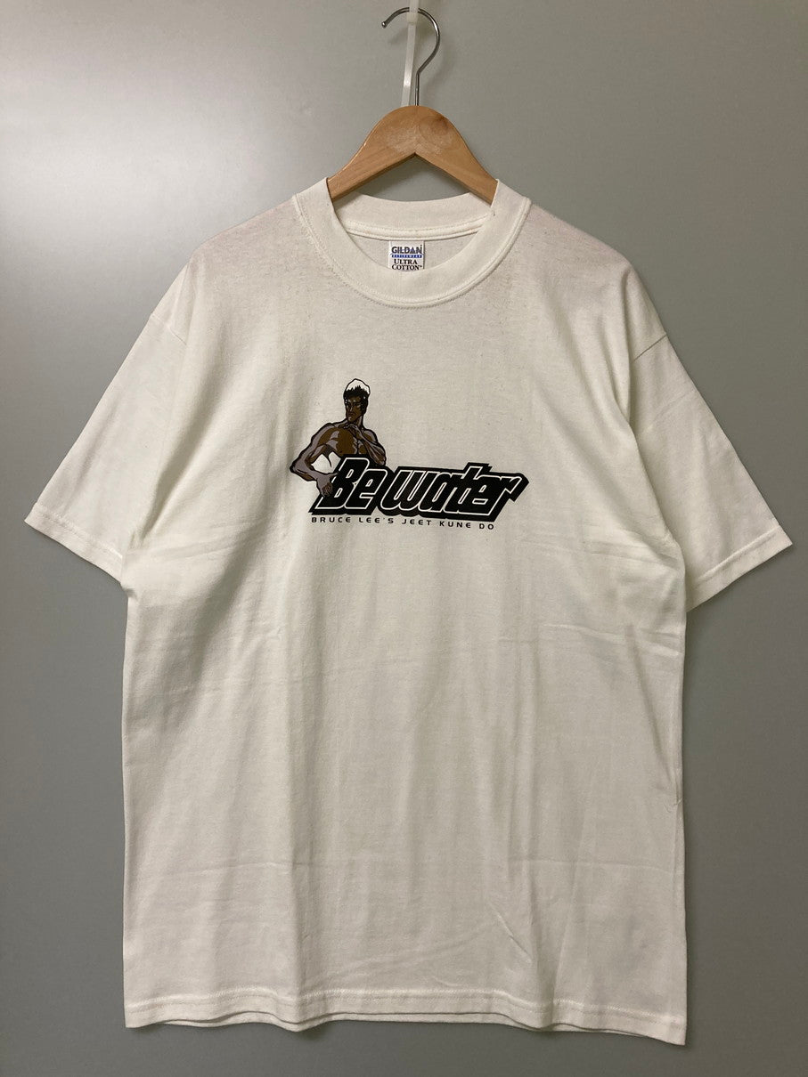 【中古品】【メンズ】 BRUCE LEE ブルース・リー 格闘家 概要 90-00S BE WATER TEE Tシャツ トップス 146-251005-ks-21-min サイズ：L カラー：ホワイト 万代Net店