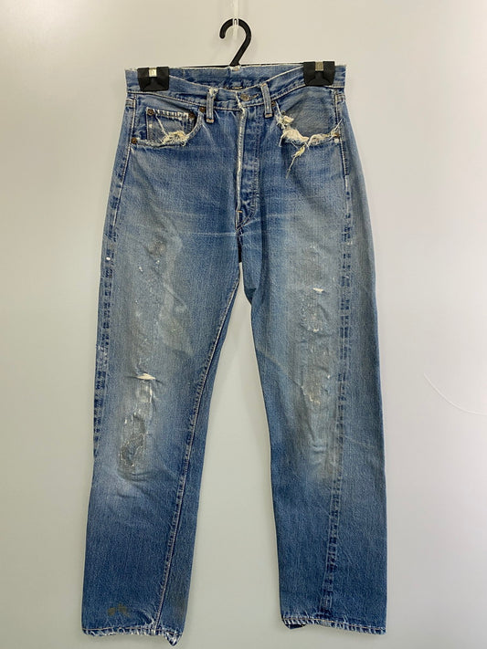 【現状渡し品】【メンズ】 Levi's リーバイス 60's 501 DENIM PANTS VINTAGE 60年代 501 デニムパンツ ボトムス ジーンズ BIG E ボタン裏 刻印2 イエローステッチ Vステッチ ヴィンテージ 157-251008-kk-44-min サイズ：表記無し 下記参照 カラー：ライトインディゴ 万代Net店