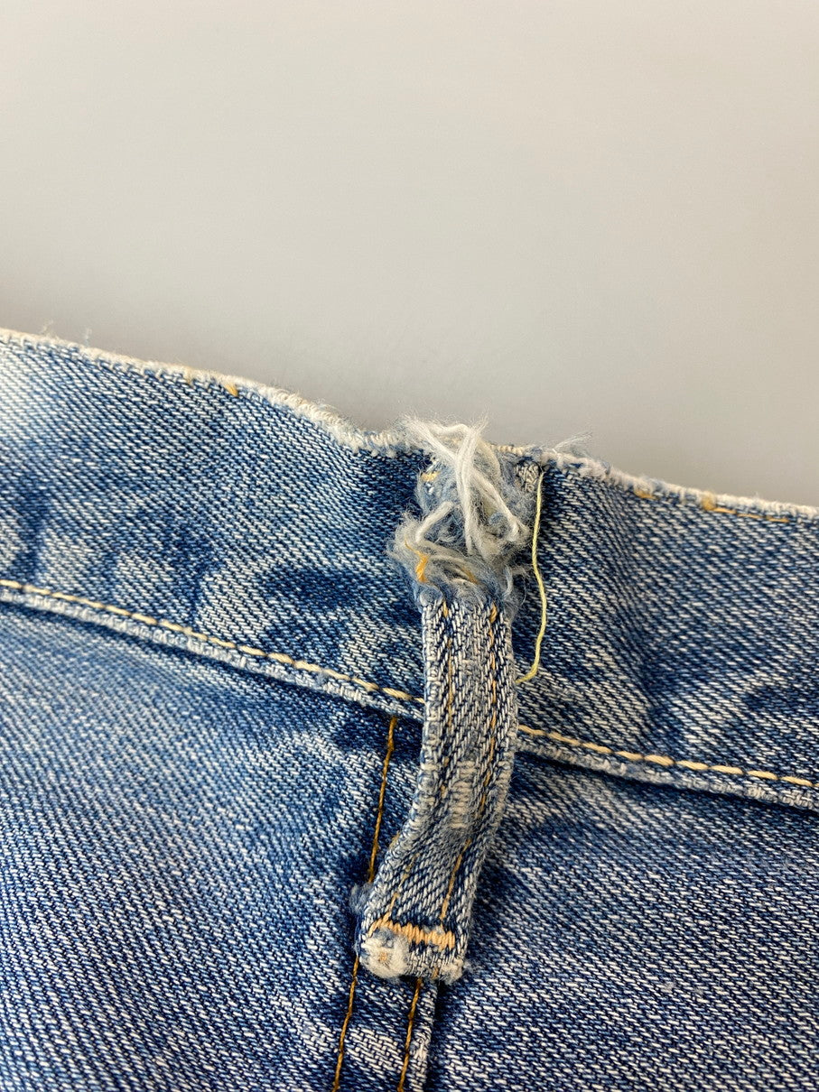 【現状渡し品】【メンズ】 Levi's リーバイス 60's 501 DENIM PANTS VINTAGE 60年代 501 デニムパンツ ボトムス ジーンズ BIG E ボタン裏 刻印2 イエローステッチ Vステッチ ヴィンテージ 157-251008-kk-44-min サイズ：表記無し 下記参照 カラー：ライトインディゴ 万代Net店