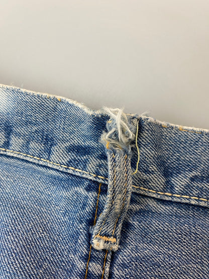 【現状渡し品】【メンズ】 Levi's リーバイス 60's 501 DENIM PANTS VINTAGE 60年代 501 デニムパンツ ボトムス ジーンズ BIG E ボタン裏 刻印2 イエローステッチ Vステッチ ヴィンテージ 157-251008-kk-44-min サイズ：表記無し 下記参照 カラー：ライトインディゴ 万代Net店