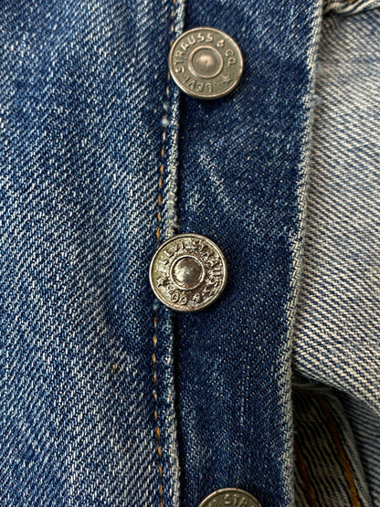 【現状渡し品】【メンズ】 Levi's リーバイス 60's 501 DENIM PANTS VINTAGE 60年代 501 デニムパンツ ボトムス ジーンズ BIG E ボタン裏 刻印2 イエローステッチ Vステッチ ヴィンテージ 157-251008-kk-44-min サイズ：表記無し 下記参照 カラー：ライトインディゴ 万代Net店