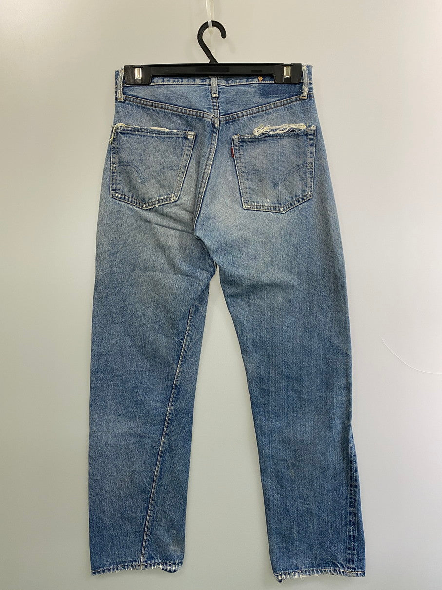 【現状渡し品】【メンズ】 Levi's リーバイス 60's 501 DENIM PANTS VINTAGE 60年代 501 デニムパンツ ボトムス ジーンズ BIG E ボタン裏 刻印2 イエローステッチ Vステッチ ヴィンテージ 157-251008-kk-44-min サイズ：表記無し 下記参照 カラー：ライトインディゴ 万代Net店