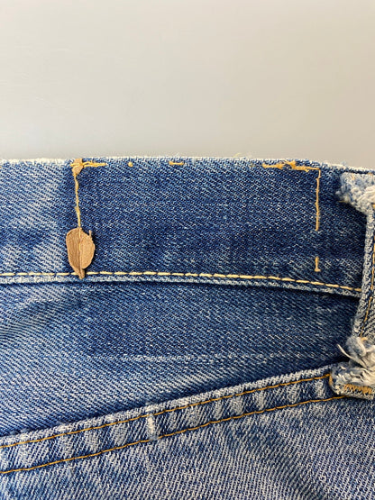 【現状渡し品】【メンズ】 Levi's リーバイス 60's 501 DENIM PANTS VINTAGE 60年代 501 デニムパンツ ボトムス ジーンズ BIG E ボタン裏 刻印2 イエローステッチ Vステッチ ヴィンテージ 157-251008-kk-44-min サイズ：表記無し 下記参照 カラー：ライトインディゴ 万代Net店