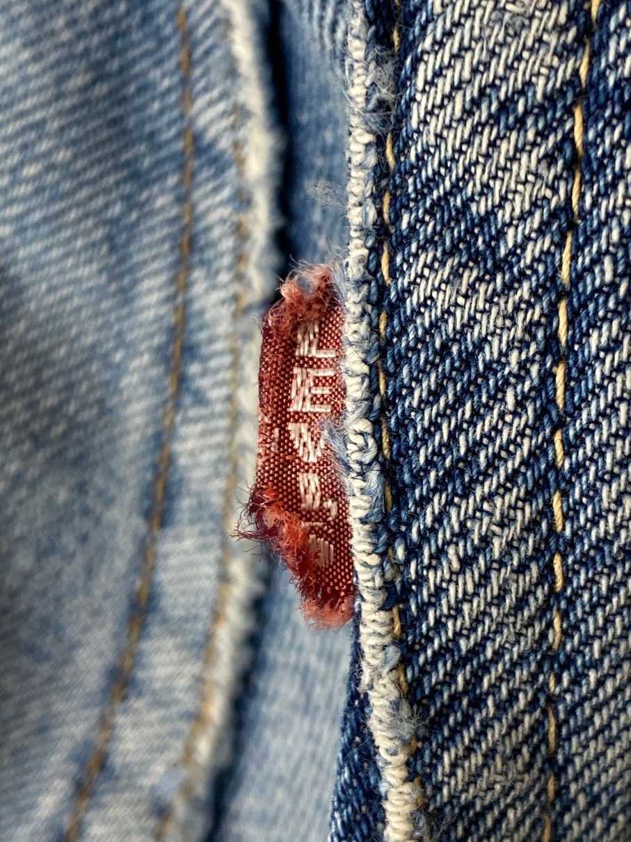 【現状渡し品】【メンズ】 Levi's リーバイス 60's 501 DENIM PANTS VINTAGE 60年代 501 デニムパンツ ボトムス ジーンズ BIG E ボタン裏 刻印2 イエローステッチ Vステッチ ヴィンテージ 157-251008-kk-44-min サイズ：表記無し 下記参照 カラー：ライトインディゴ 万代Net店