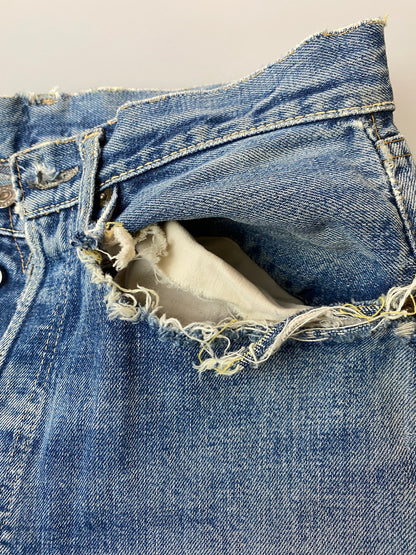 【現状渡し品】【メンズ】 Levi's リーバイス 60's 501 DENIM PANTS VINTAGE 60年代 501 デニムパンツ ボトムス ジーンズ BIG E ボタン裏 刻印2 イエローステッチ Vステッチ ヴィンテージ 157-251008-kk-44-min サイズ：表記無し 下記参照 カラー：ライトインディゴ 万代Net店