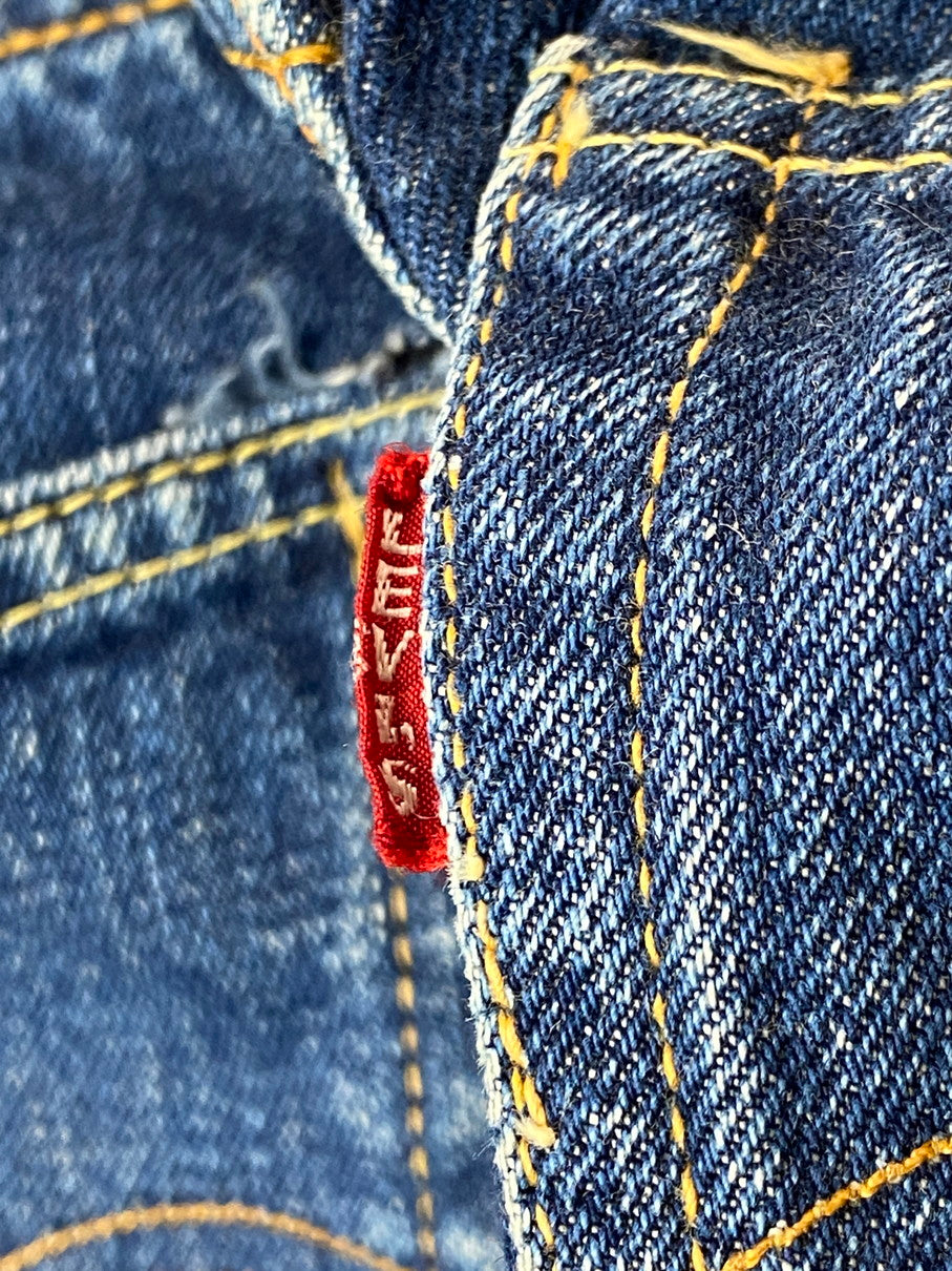 【現状渡し品】【メンズ】 Levi's リーバイス 60's 501 DENIM PANTS VINTAGE 60年代 501 デニムパンツ ボトムス ジーンズ BIG E ボタン裏 刻印6 イエローステッチ Vステッチ ヴィンテージ 157-251008-kk-43-min サイズ：表記無し 下記参照 カラー：ライトインディゴ 万代Net店