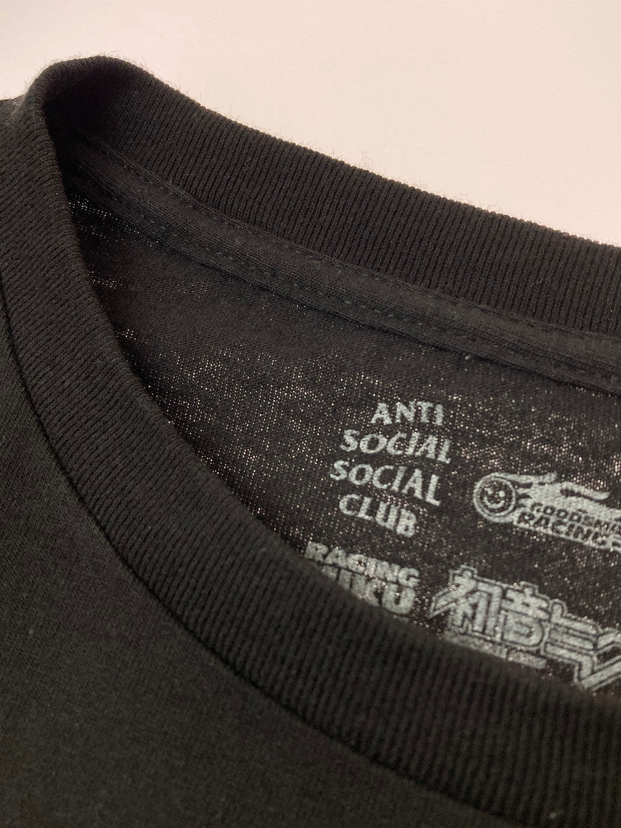 【中古品】【メンズ】 ANTI SOCIAL SOCIAL CLUB アンチ ソーシャル ソーシャル クラブ x GOODSMILE RACING VIRTUAL ECHO TEE Tシャツ トップス 142-251012-ks-70-min サイズ：2XL カラー：ブラック 万代Net店