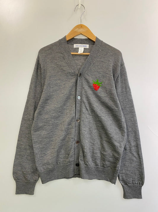 【中古品】【メンズ】 COMME des GARCONS SHIRT コムデギャルソンシャツ 23SS STRAWBERRY MOTIF ACRYLIC KNIT CARDIGAN FK-N014 ストロベリーモチーフ アクリル ニットカーディガン トップス 140-250930-kk-06-min サイズ：L カラー：グレー 万代Net店