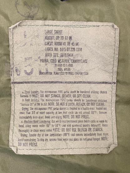 【現状渡し品】【メンズ】 U.S.ARMY ECWCS 1st 後期 GTX PARKA WOODLAND CAMO DLA100-92-C-4165 アメリカ陸軍 GTX パーカー アウター 146-251010-yn-26-min サイズ：LARGE SHORT カラー：カモフラージュ 万代Net店