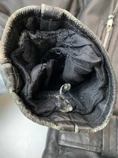 【現状渡し品】【メンズ】 LETHER GALLERY レザー ギャラリー レザー ライダースジャケット メンズ アウター シングル 146-251214-em-21-min サイズ：40 カラー：ブラック 万代Net店