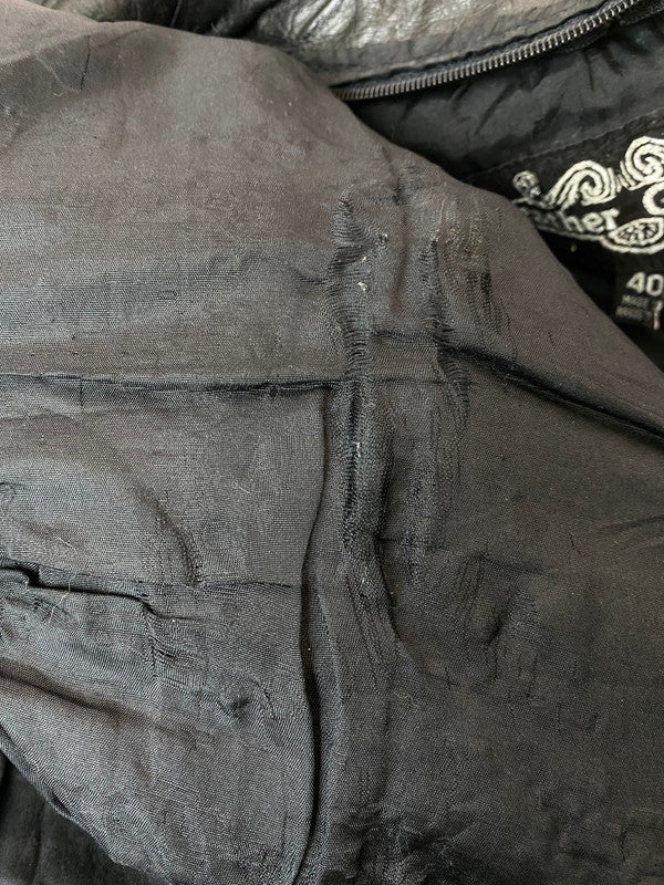 【現状渡し品】【メンズ】 LETHER GALLERY レザー ギャラリー レザー ライダースジャケット メンズ アウター シングル 146-251214-em-21-min サイズ：40 カラー：ブラック 万代Net店