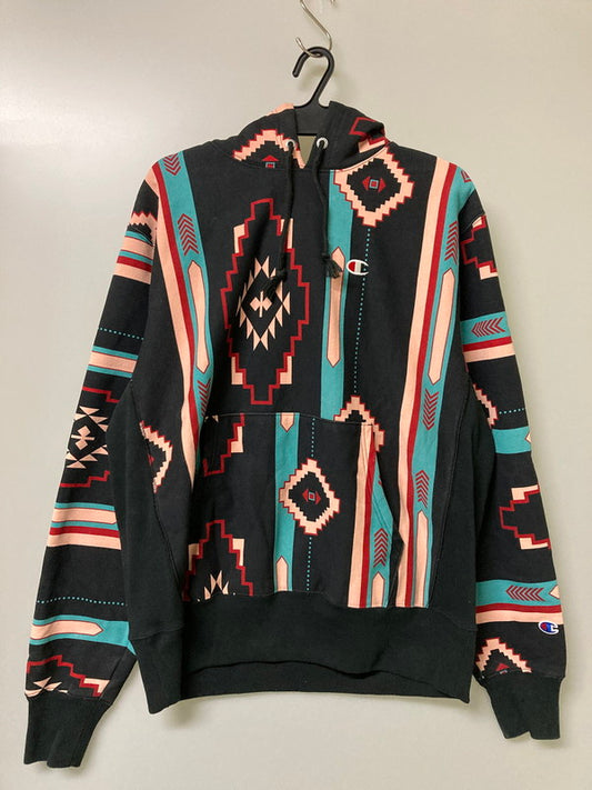 【中古品】【メンズ】 Champion チャンピオン × Urban Outfitters アーバンアウトフィッターズ 別注 コラボ NATIVE REVERSE WEAVE HOODIE S2974 ネイティブ リバースウィーブ フーディー トップス パーカー 148-251002-kk-42-min サイズ：L カラー：ブラック 万代Net店