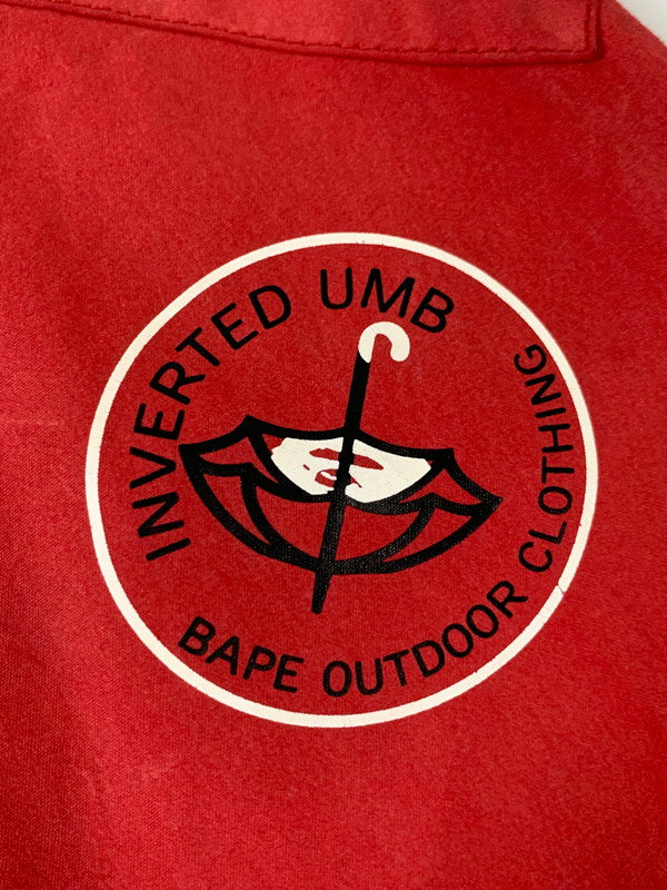 【現状渡し品】【メンズ】 A BATHING APE アベイシングエイプ x BRITISH MIRROR RAIN OILED CLOTH MOUNTAIN PARKA マウンテンパーカー 142-251012-ks-30-min サイズ：M カラー：べージュ/レッド 万代Net店