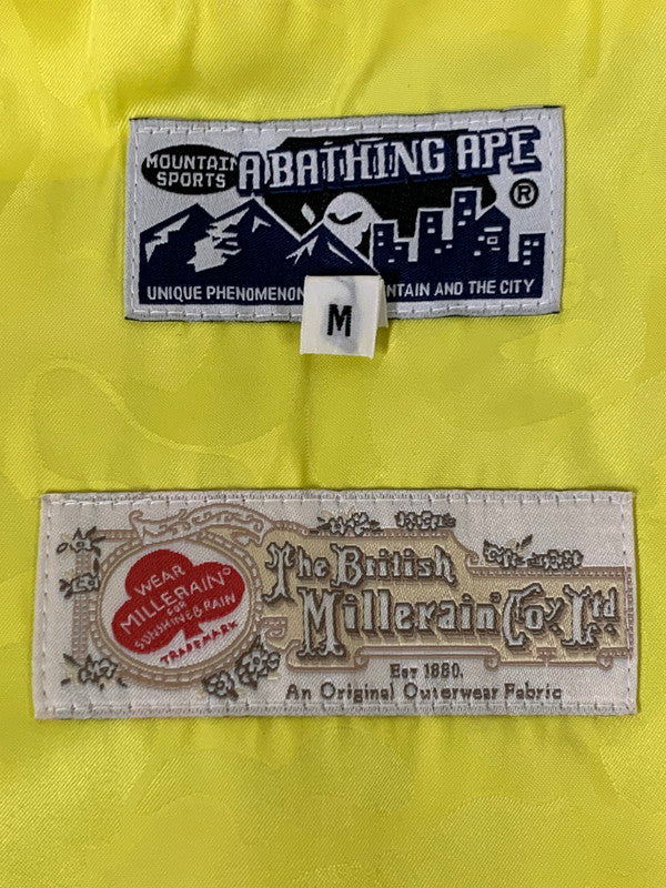 【現状渡し品】【メンズ】 A BATHING APE アベイシングエイプ x BRITISH MIRROR RAIN OILED CLOTH MOUNTAIN PARKA マウンテンパーカー 142-251012-ks-30-min サイズ：M カラー：べージュ/レッド 万代Net店