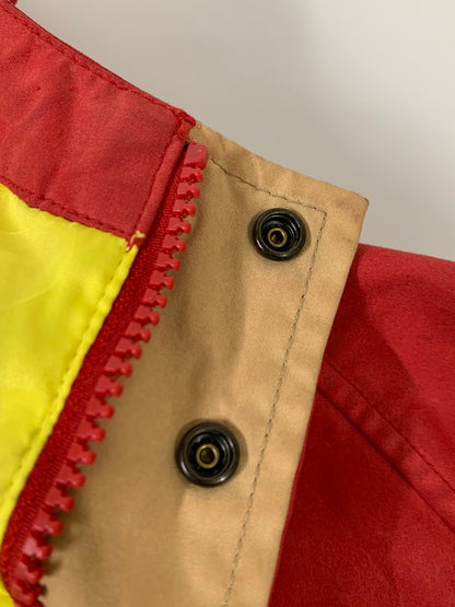 【現状渡し品】【メンズ】 A BATHING APE アベイシングエイプ x BRITISH MIRROR RAIN OILED CLOTH MOUNTAIN PARKA マウンテンパーカー 142-251012-ks-30-min サイズ：M カラー：べージュ/レッド 万代Net店