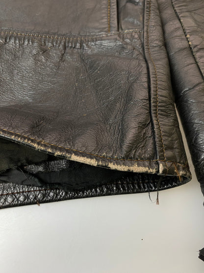 【ジャンク品】【メンズ】 BROOKS LEATHER SPORTSWEAR ブルックスレザー スポーツウェア 60’s LEATHER SINGLE RIDERES JACKET VINTAGE 60年代 レザー シングルライダースジャケット アウター ヴィンテージ 146-251008-kk-48-min サイズ：表記無し 下記参照 カラー：ブラック 万代Net店