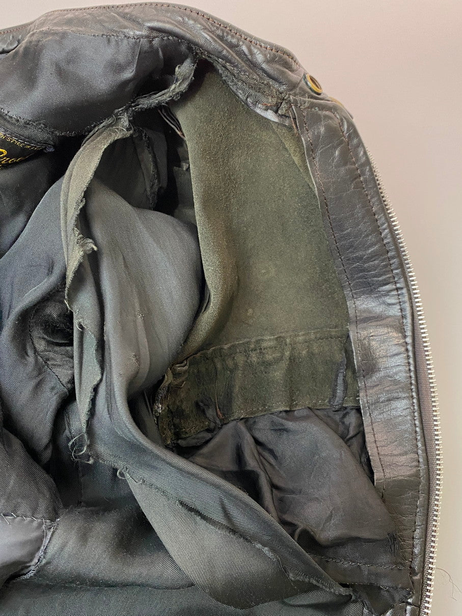 【ジャンク品】【メンズ】 BROOKS LEATHER SPORTSWEAR ブルックスレザー スポーツウェア 60’s LEATHER SINGLE RIDERES JACKET VINTAGE 60年代 レザー シングルライダースジャケット アウター ヴィンテージ 146-251008-kk-48-min サイズ：表記無し 下記参照 カラー：ブラック 万代Net店